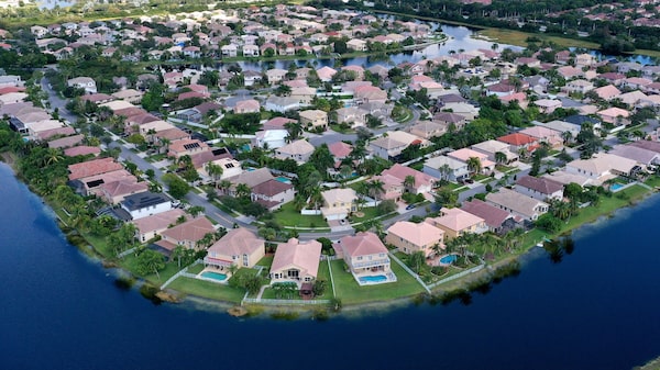 “Burbuja” de seguros de casas en EE.UU. cerca de estallar por riesgos climáticos “Burbuja” de seguros de casas en EE.UU. cerca de estallar por riesgos climáticos