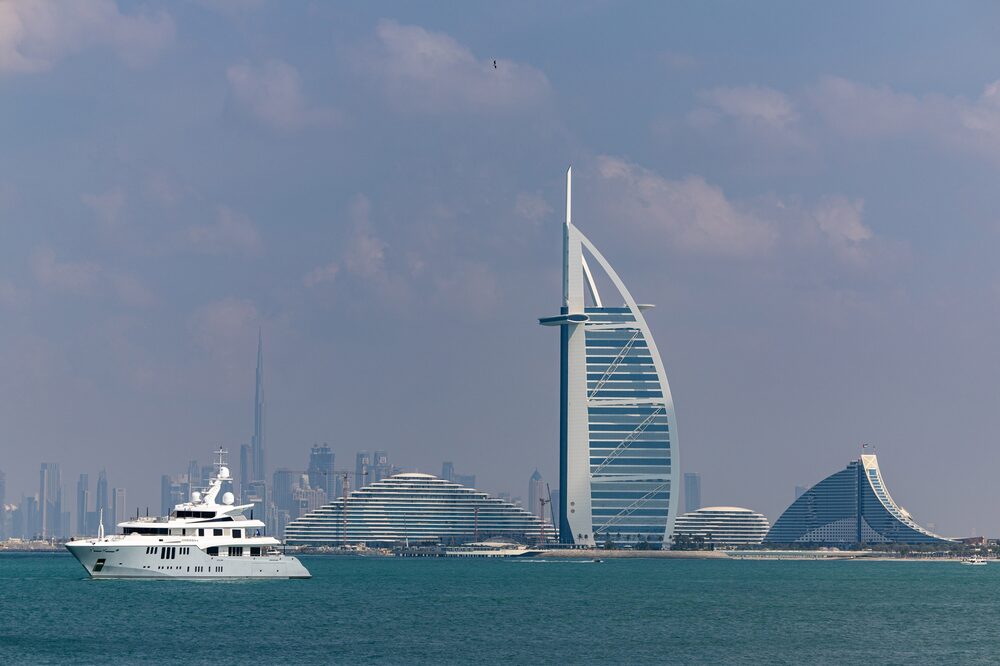 El Burj Al Arab está gestionado por la unidad Jumeirah Hotels & Resorts Unit de Dubai Holding. El Burj Al Arab está gestionado por la unidad Jumeirah Hotels & Resorts Unit de Dubai Holding.
