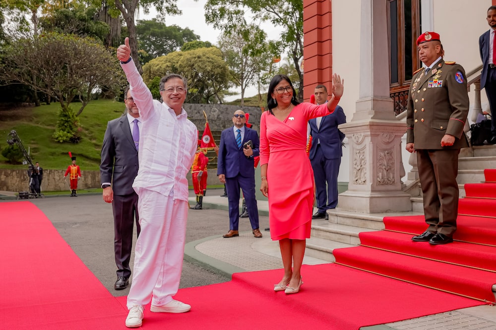 Gustavo Petro visita Venezuela para reunirse con Delcy Rodríguez Gustavo Petro visita Venezuela para reunirse con Delcy Rodríguez