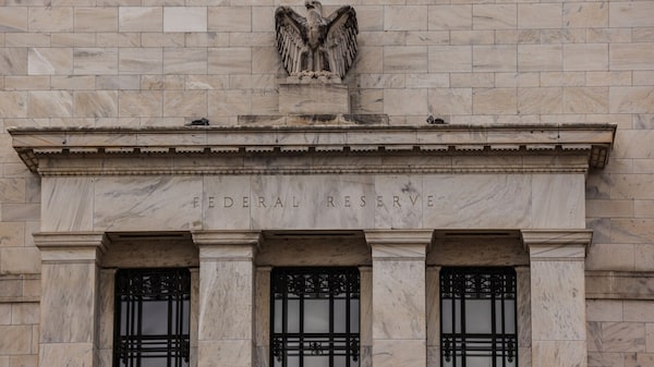 La Fed mantiene las tasas de interés y espera más datos antes de decidir su próximo movimiento La Fed mantiene las tasas de interés y espera más datos antes de decidir su próximo movimiento