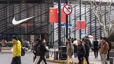 Nike tenta acelerar plano de retomada, mas queda nas vendas na China derruba ações Nike tenta acelerar plano de retomada, mas queda nas vendas na China derruba ações