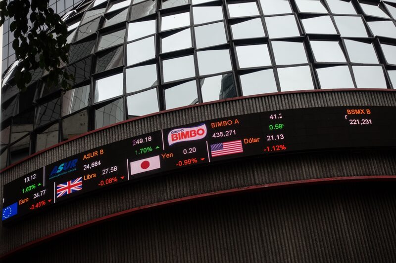 El mercado arranca con cautela en un entorno internacional marcado por sorpresas en consumo estadounidense y tensiones arancelarias. El mercado arranca con cautela en un entorno internacional marcado por sorpresas en consumo estadounidense y tensiones arancelarias.