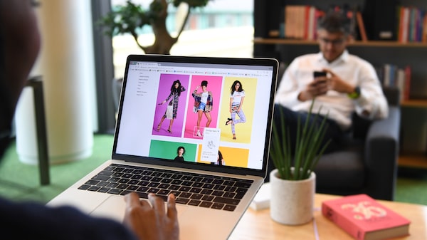 Adobe prevé que compras online asistidas por IA aumenten 130% en temporada navideña Adobe prevé que compras online asistidas por IA aumenten 130% en temporada navideña