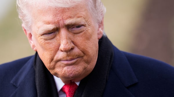 Ibovespa opera em queda com aversão a risco após novas ameaças de Trump à Europa Ibovespa opera em queda com aversão a risco após novas ameaças de Trump à Europa