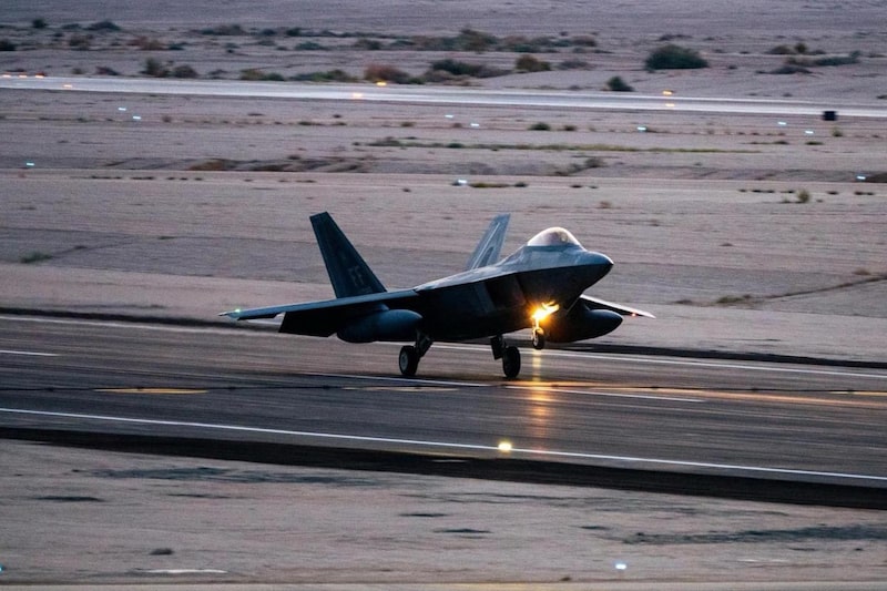 Avioneta en pista. Avioneta en pista.