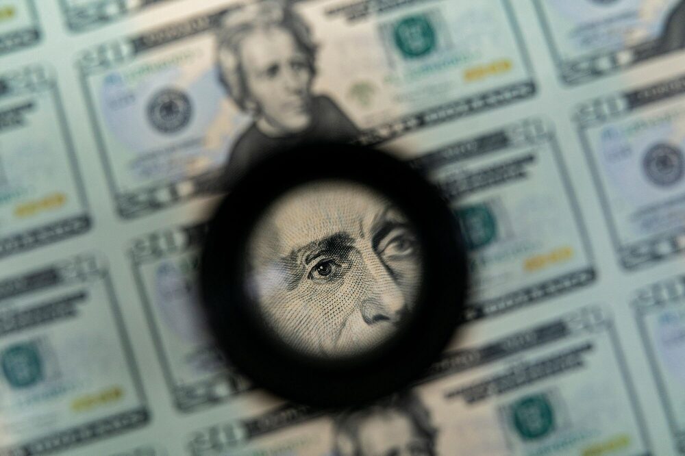 UBS prevé que el dólar se debilite frente a todas las monedas del G10 hacia finales de año. UBS prevé que el dólar se debilite frente a todas las monedas del G10 hacia finales de año.