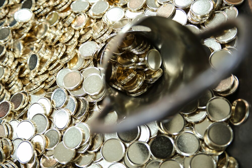 Para Sánchez Cabra, las monedas son también un reflejo de la historia de un país, y por eso se ubicaron en ellas los héroes de la independencia o las riquezas naturales. Para Sánchez Cabra, las monedas son también un reflejo de la historia de un país, y por eso se ubicaron en ellas los héroes de la independencia o las riquezas naturales.