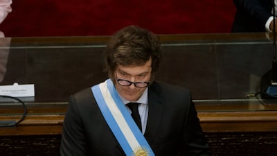 Milei advirtió por “hundimiento definitivo en la pobreza” a causa de mayor aumento a jubilados Milei advirtió por “hundimiento definitivo en la pobreza” a causa de mayor aumento a jubilados