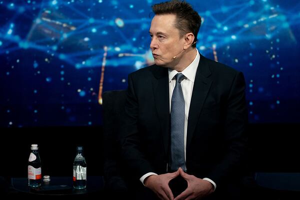 Musk predice el fin del ahorro: ¿utopía tecnológica o riesgo financiero?