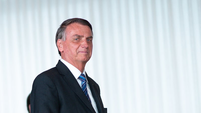 Moraes permite que Bolsonaro continue em prisão domiciliar Moraes permite que Bolsonaro continue em prisão domiciliar