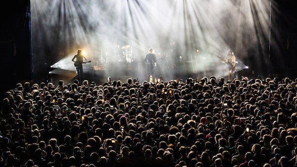 Shows com ingressos ‘esgotados’ viram estratégia para aumentar visibilidade de artistas Shows com ingressos ‘esgotados’ viram estratégia para aumentar visibilidade de artistas