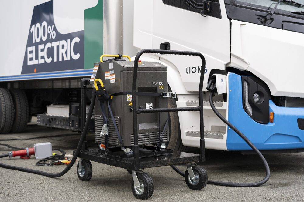 Un camión eléctrico cargando en el plató. Fotógrafo: Paige Taylor White/Bloomberg Un camión eléctrico cargando en el plató. Fotógrafo: Paige Taylor White/Bloomberg