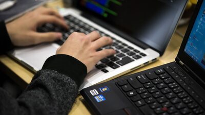 Ataques somam US$ 2,2 bilhões em perdas e expõem riscos no mercado cripto Ataques somam US$ 2,2 bilhões em perdas e expõem riscos no mercado cripto