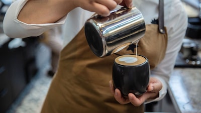 Do latte ao coado em casa: como a alta do café acelera novos hábitos de consumo Do latte ao coado em casa: como a alta do café acelera novos hábitos de consumo