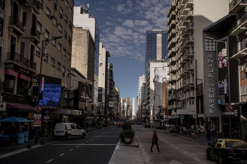 La llegada de más vacunas y la caída de casos promueven nuevas aperturas y actividades. La llegada de más vacunas y la caída de casos promueven nuevas aperturas y actividades.