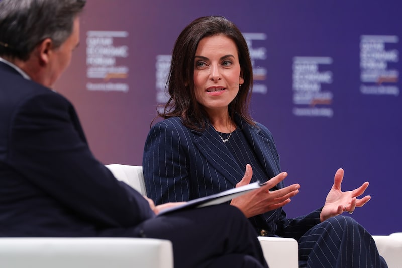 Dina Powell McCormick ajudará a construir e manter parcerias estratégicas de capital, das quais a Meta dependerá para financiar projetos massivos de data center e impulsionar seus esforços de IA Dina Powell McCormick ajudará a construir e manter parcerias estratégicas de capital, das quais a Meta dependerá para financiar projetos massivos de data center e impulsionar seus esforços de IA
