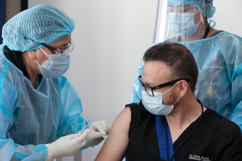 Las autoridades promueven, a la vez, la vacuna contra la influenza. Las autoridades promueven, a la vez, la vacuna contra la influenza.