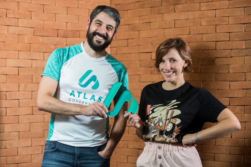 À esquerda, Eduardo Carone, CEO e fundador da Atlas, e, à direita, Sara Caballero, diretora de expansão internacional da empresa À esquerda, Eduardo Carone, CEO e fundador da Atlas, e, à direita, Sara Caballero, diretora de expansão internacional da empresa