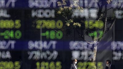 Mercados da Ásia abrem em tom de cautela por acordos tarifários e queda do petróleo Mercados da Ásia abrem em tom de cautela por acordos tarifários e queda do petróleo