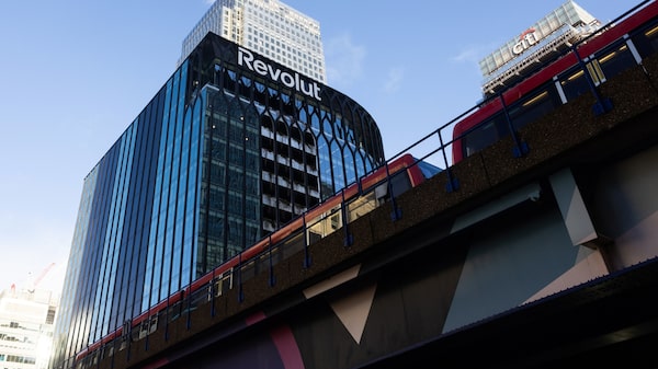 Blackstone e Revolut avaliam parceria para oferecer fundos pela fintech, dizem fontes Blackstone e Revolut avaliam parceria para oferecer fundos pela fintech, dizem fontes