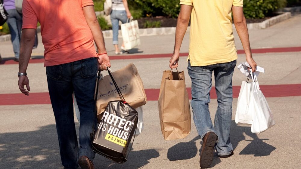 Los analistas creen que una caída en la confianza del consumidor puede mostrar una reacción más fuerte en los mercados. Los analistas creen que una caída en la confianza del consumidor puede mostrar una reacción más fuerte en los mercados.