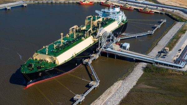 EE.UU. y UE llegan a acuerdo de suministro de gas para reducir dependencia rusa EE.UU. y UE llegan a acuerdo de suministro de gas para reducir dependencia rusa