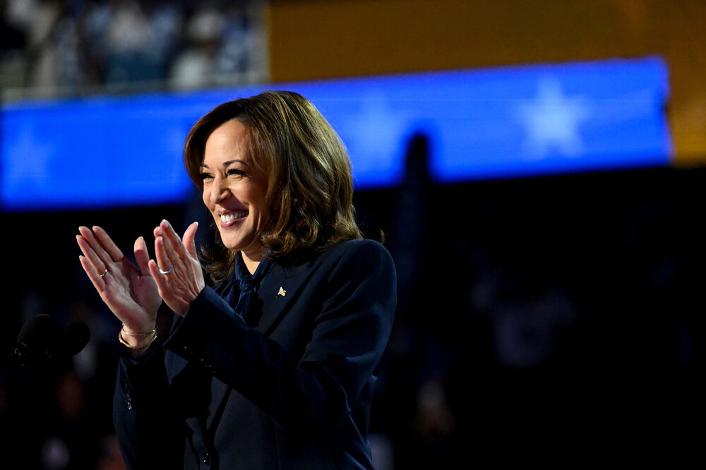 La vicepresidenta de EE.UU. Kamala Harris habla durante la Convención Nacional Demócrata (DNC) en el United Center de Chicago, Illinois, EE.UU., el jueves 22 de agosto de 2024. La vicepresidenta de EE.UU. Kamala Harris habla durante la Convención Nacional Demócrata (DNC) en el United Center de Chicago, Illinois, EE.UU., el jueves 22 de agosto de 2024.