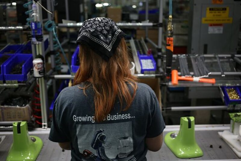 “Muitas das organizações mais inovadoras e eficazes nos últimos anos ocorreram em empregos no setor de serviços, dominado por mulheres” “Muitas das organizações mais inovadoras e eficazes nos últimos anos ocorreram em empregos no setor de serviços, dominado por mulheres”