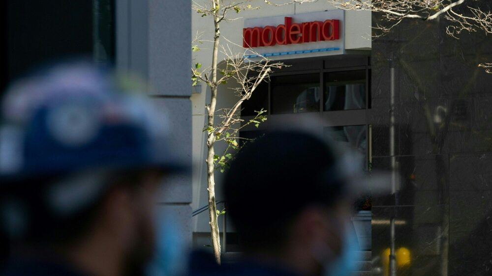 El cofundador de Moderna, Noubar Afeyan, dice que el covid-19 podría comenzar a pasar a una fase endémica este año.Fuente: Bloomberg El cofundador de Moderna, Noubar Afeyan, dice que el covid-19 podría comenzar a pasar a una fase endémica este año.Fuente: Bloomberg