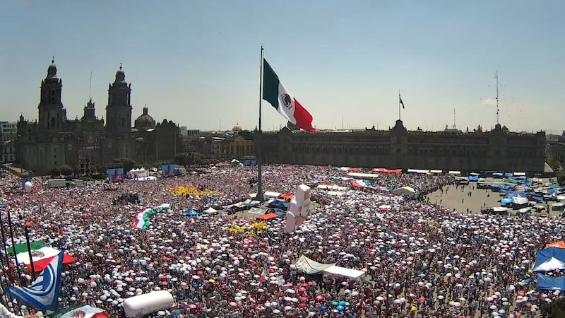 Concentración zócalo de Ciudad de México de la Marea Rosa Concentración zócalo de Ciudad de México de la Marea Rosa