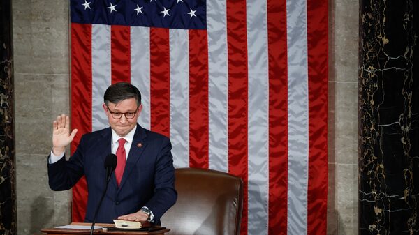 Johnson presenta plan provisional que reduce el riesgo de cierre del gobierno Johnson presenta plan provisional que reduce el riesgo de cierre del gobierno