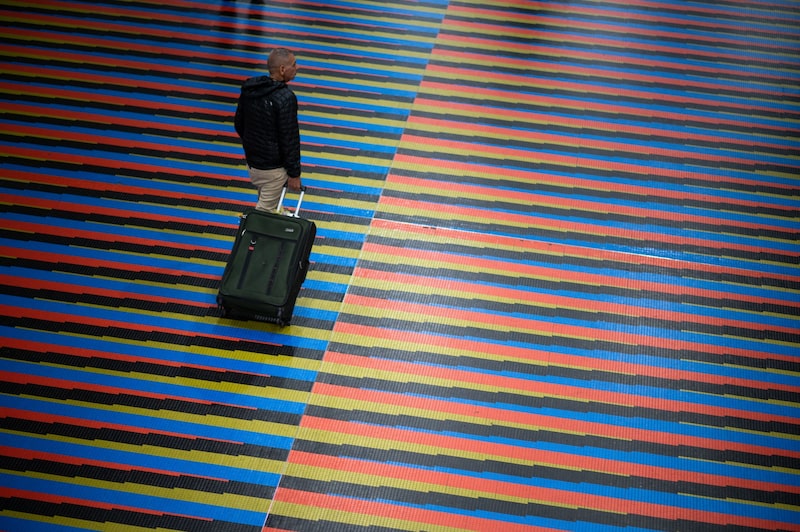 Un viajero en el Aeropuerto Internacional Simón Bolívar (CCS) en Maiquetía, estado Vargas, Venezuela en Maiquetía, Venezuela, el viernes 3 de marzo de 2023. Un viajero en el Aeropuerto Internacional Simón Bolívar (CCS) en Maiquetía, estado Vargas, Venezuela en Maiquetía, Venezuela, el viernes 3 de marzo de 2023.