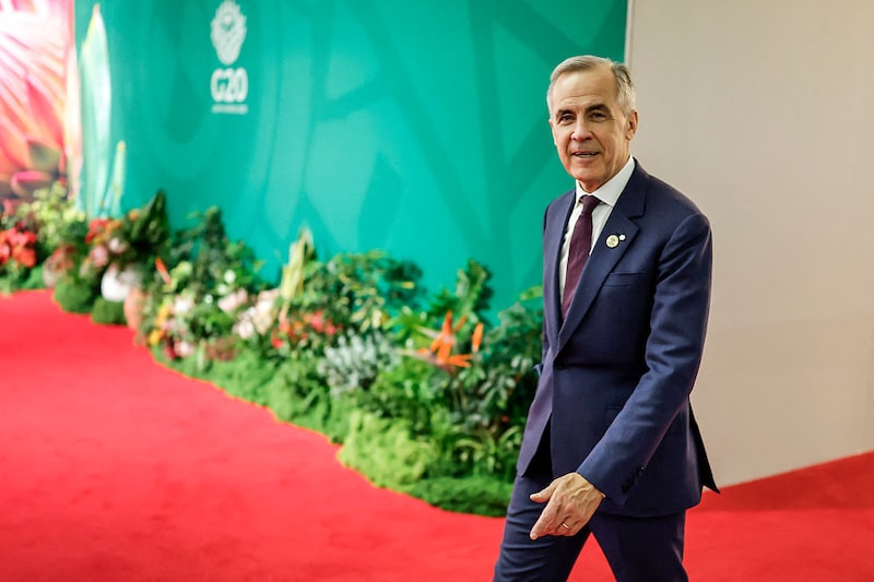 El primer ministro de Canadá, Mark Carney, llega al segundo día de la Cumbre de Líderes del G20 en el Nasrec Expo Centre de Johannesburgo el 23 de noviembre de 2025. El primer ministro de Canadá, Mark Carney, llega al segundo día de la Cumbre de Líderes del G20 en el Nasrec Expo Centre de Johannesburgo el 23 de noviembre de 2025.