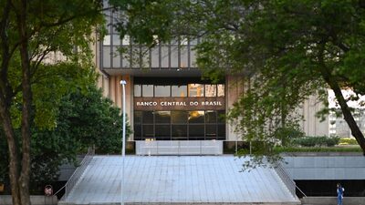 Copom reduz Selic em 0,25 ponto e diz que cenário exige política contracionista Copom reduz Selic em 0,25 ponto e diz que cenário exige política contracionista