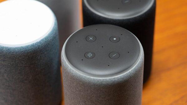 Alexa de Amazon y el asistente de Google compartirán el altavoz inteligente de JBL Alexa de Amazon y el asistente de Google compartirán el altavoz inteligente de JBL