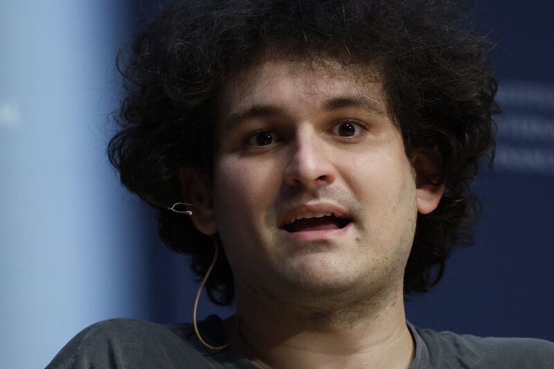 Sam Bankman-Fried, fundador y director ejecutivo de FTX Cryptocurrency Derivatives Exchange, habla durante la reunión anual de miembros del Institute of International Finance (IIF) en Washington, DC, Estados Unidos, el jueves 13 de octubre de 2022. Sam Bankman-Fried, fundador y director ejecutivo de FTX Cryptocurrency Derivatives Exchange, habla durante la reunión anual de miembros del Institute of International Finance (IIF) en Washington, DC, Estados Unidos, el jueves 13 de octubre de 2022.