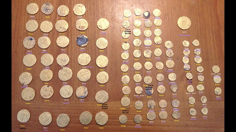 Foto de las monedas de oro halladas en la Costo del Tesoro en Florida Foto de las monedas de oro halladas en la Costo del Tesoro en Florida