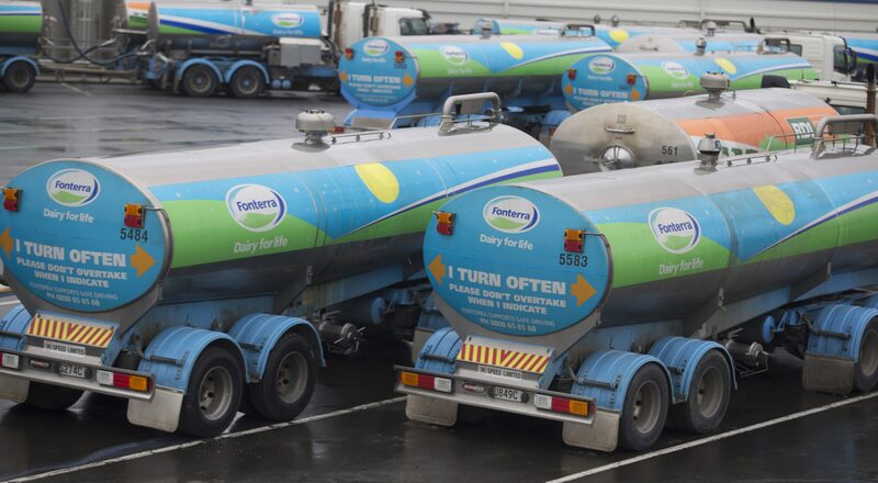Camiones cisterna de leche,nen una fábrica de Fonterra Cooperative Group Ltd. en Kauri, Nueva Zelanda, el jueves 7 de julio de 2016. Camiones cisterna de leche,nen una fábrica de Fonterra Cooperative Group Ltd. en Kauri, Nueva Zelanda, el jueves 7 de julio de 2016.