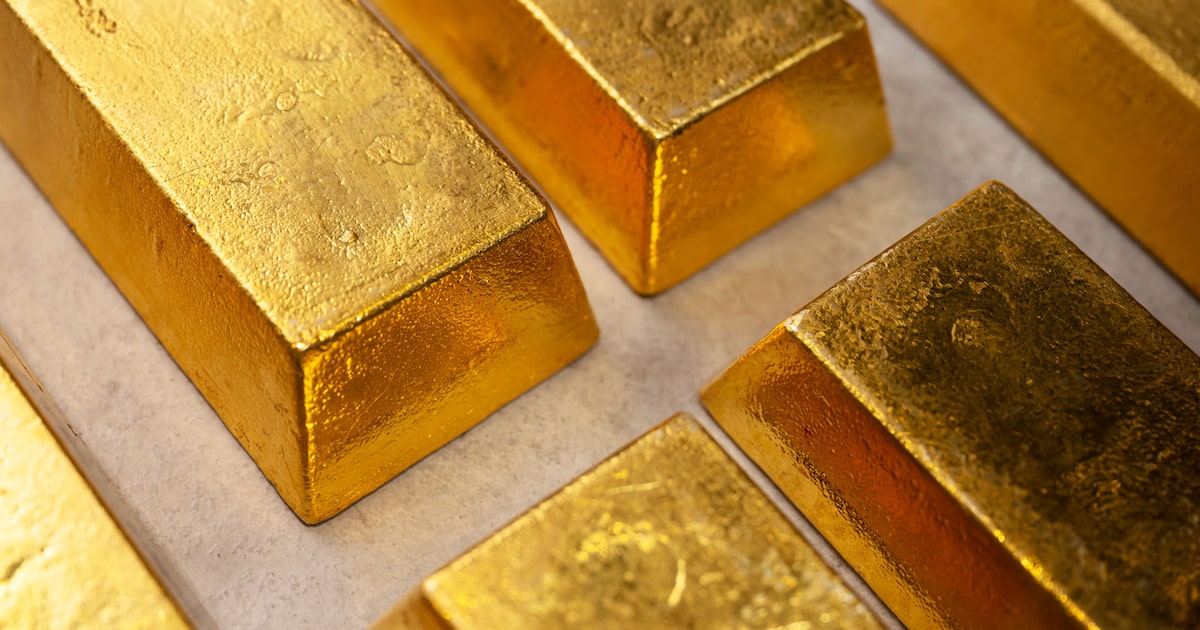 Oro cae 28% por presión inflacionaria y energética