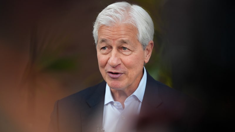 Gigante nos EUA, JPMorgan acirra disputa com fintechs por clientes de varejo na Europa Gigante nos EUA, JPMorgan acirra disputa com fintechs por clientes de varejo na Europa
