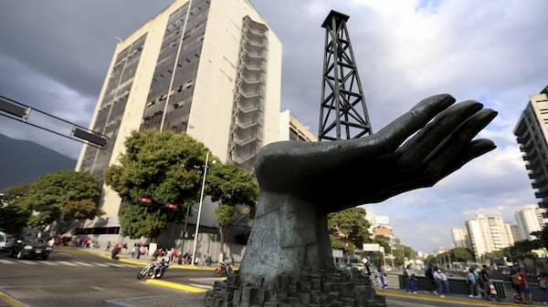 Venezuela avalia deixar Opep e amplia dúvidas sobre grupo Venezuela avalia deixar Opep e amplia dúvidas sobre grupo