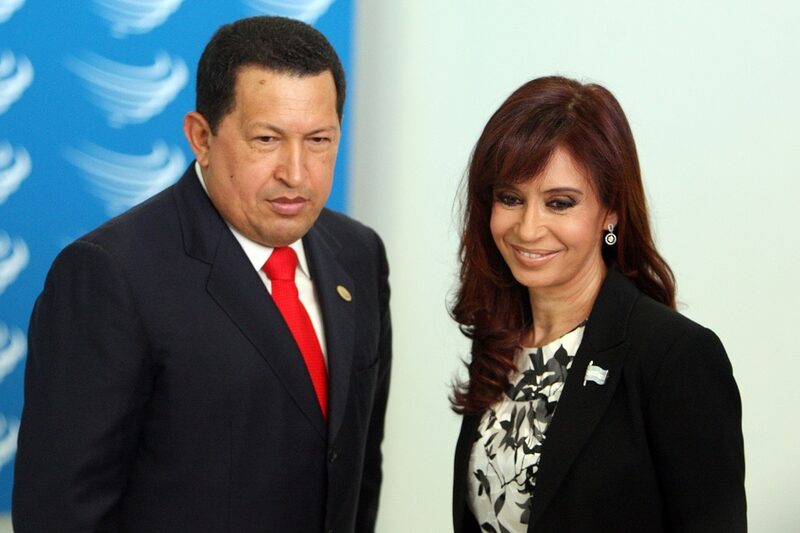 Hugo Chávez y Cristina Fernández. Fotógrafo: Adriano Machado/Bloomberg News Hugo Chávez y Cristina Fernández. Fotógrafo: Adriano Machado/Bloomberg News