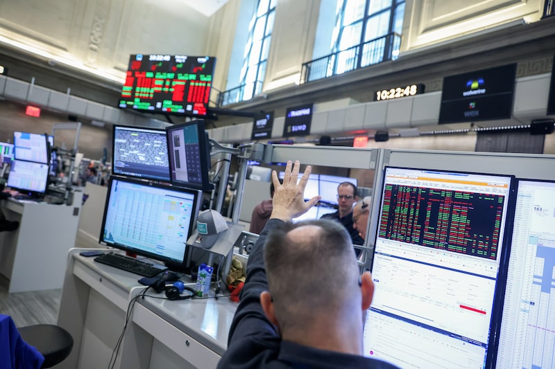 Traders work on the floor of the American Stock Exchange (AMEX) at the New York Stock Exchange (NYSE) in New York, US, on Monday, May 4, 2026. Stocks fell from all-time highs as oil climbed on concerns that heightened Middle East tensions could threaten a fragile ceasefire, keeping energy costs elevated while fueling inflation risks. Photographer: Michael Nagle/Bloomberg Traders work on the floor of the American Stock Exchange (AMEX) at the New York Stock Exchange (NYSE) in New York, US, on Monday, May 4, 2026. Stocks fell from all-time highs as oil climbed on concerns that heightened Middle East tensions could threaten a fragile ceasefire, keeping energy costs elevated while fueling inflation risks. Photographer: Michael Nagle/Bloomberg