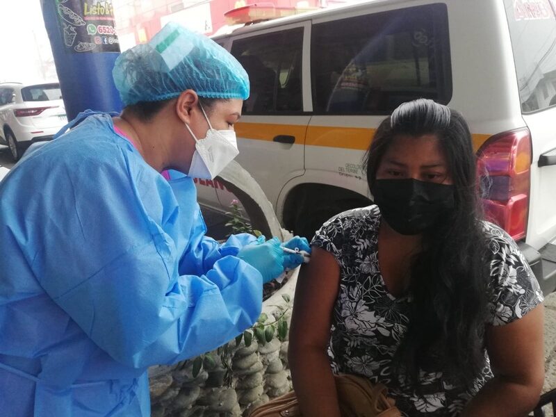 Panamá tiene al 49,24% de su población con el esquema completo y a 66,06% con al menos una dosis, según el Monitor Covid de Bloomberg Línea. Foto: Ministerio de Salud de Panamá Panamá tiene al 49,24% de su población con el esquema completo y a 66,06% con al menos una dosis, según el Monitor Covid de Bloomberg Línea. Foto: Ministerio de Salud de Panamá