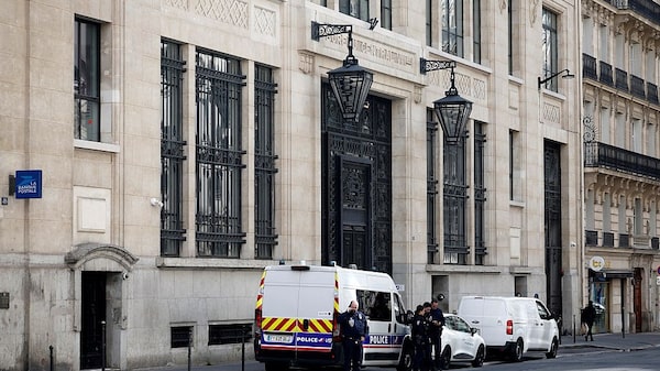 Francia detiene a otros dos sospechosos tras el atentado frustrado contra el BofA en París Francia detiene a otros dos sospechosos tras el atentado frustrado contra el BofA en París