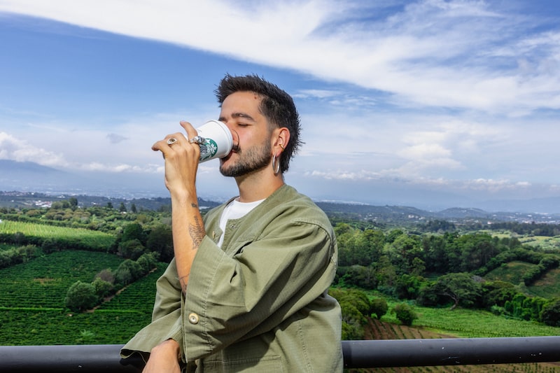 Como parte del lanzamiento de “Mi Café. Mi Ritual.” con Starbucks, Camilo visitó Hacienda Alsacia, en Costa Rica, Como parte del lanzamiento de “Mi Café. Mi Ritual.” con Starbucks, Camilo visitó Hacienda Alsacia, en Costa Rica,