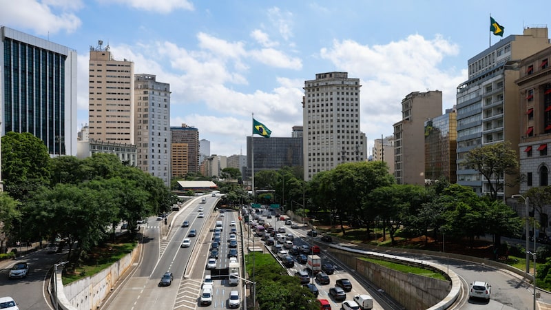 Dívida global bate recorde de US$ 353 trilhões puxada por EUA e China, segundo IIF Dívida global bate recorde de US$ 353 trilhões puxada por EUA e China, segundo IIF