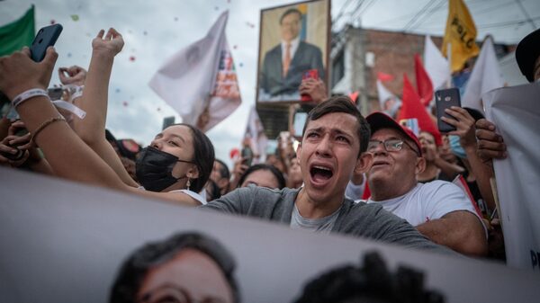 Las elecciones en Colombia dividen a familias y generaciones en torno a candidatos Las elecciones en Colombia dividen a familias y generaciones en torno a candidatos