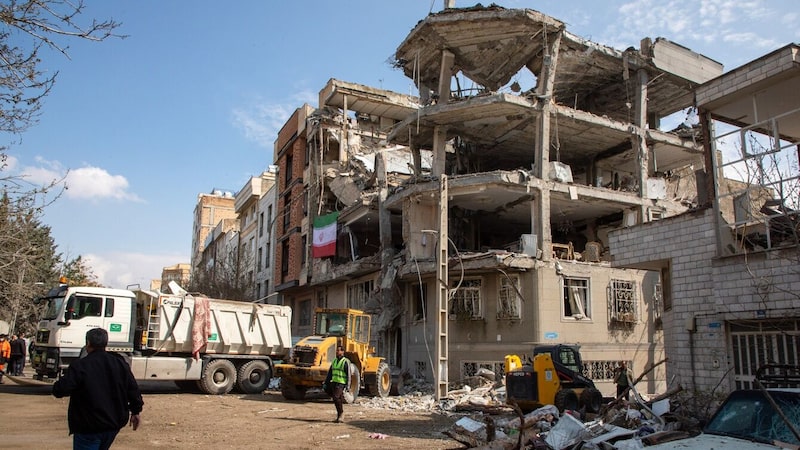 Las secuelas de un ataque con drones contra un edificio residencial en Teherán el 31 de marzo. Las secuelas de un ataque con drones contra un edificio residencial en Teherán el 31 de marzo.