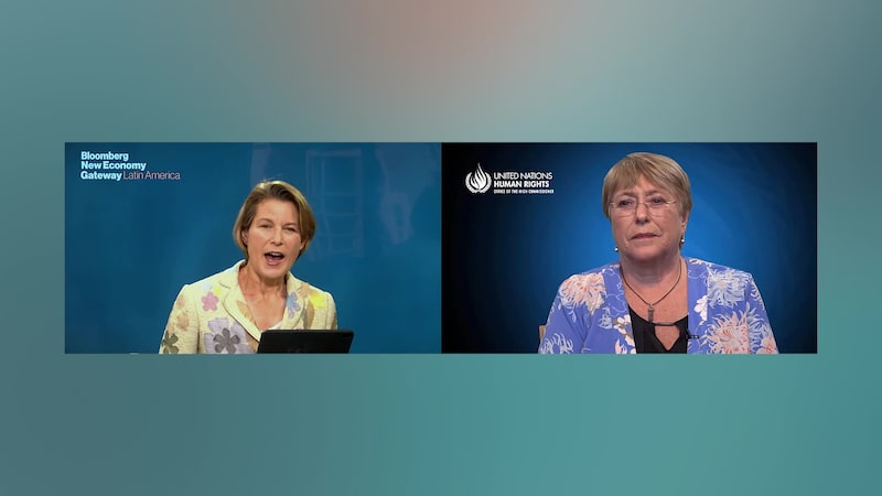 A ex-presidente do Chile, Michelle Bachelet, é entrevistada por Stephanie Flanders, da Bloomberg A ex-presidente do Chile, Michelle Bachelet, é entrevistada por Stephanie Flanders, da Bloomberg